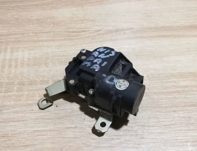 NISSAN Primera P10 (1990-1997) Клапаны управления внутренним подогревом 34415022