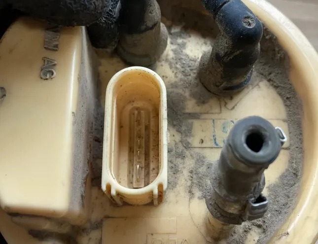 VOLKSWAGEN Touran 1 generation (2003-2015) Kreisās puses degvielas sūknis 88457310 34282587