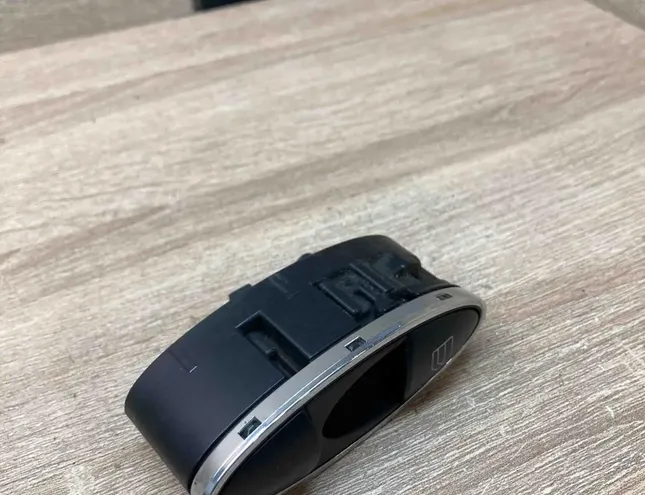 MERCEDES-BENZ E-Class W124 (1984-1997) Aizmugurējo kreiso durvju loga pacēlāja slēdži A2118218651,501898 34409225