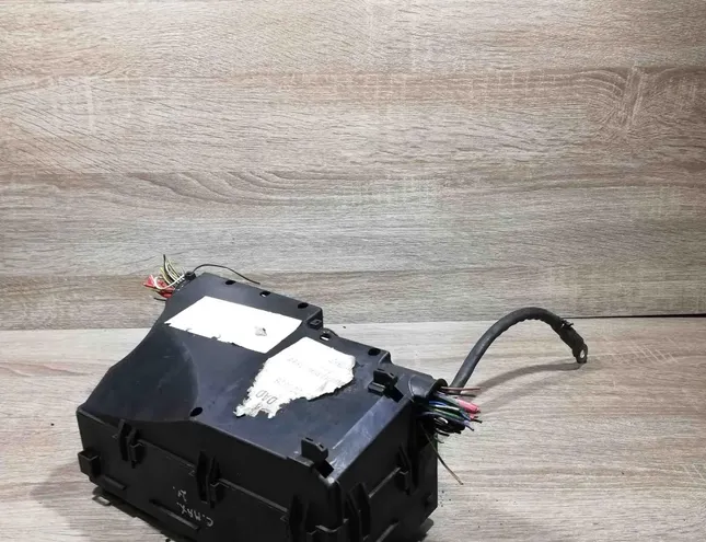 FORD Mondeo 1 generation (1993-1996) Drošinātāju kārba 3m5t14a142ab 34411157