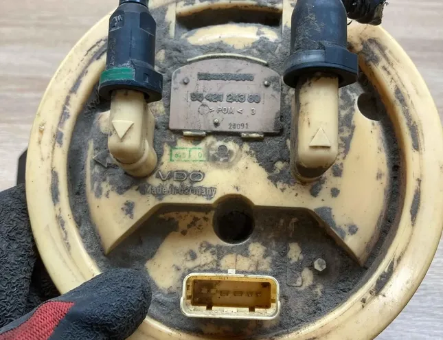 PEUGEOT 406 1 generation (1995-2004) Kreisās puses degvielas sūknis 9642124380 34383334