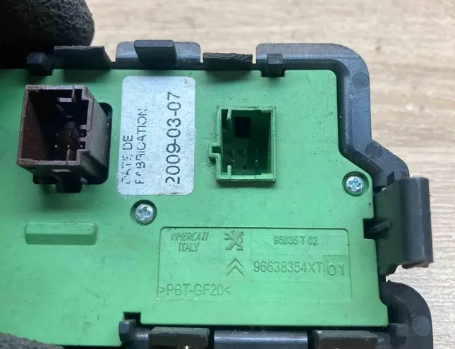 CITROËN C5 1 generation (2001-2008) Mūzikas atskaņotāja papildu savienotāji (AUX / USB) 96638354XT,95835T 34388047