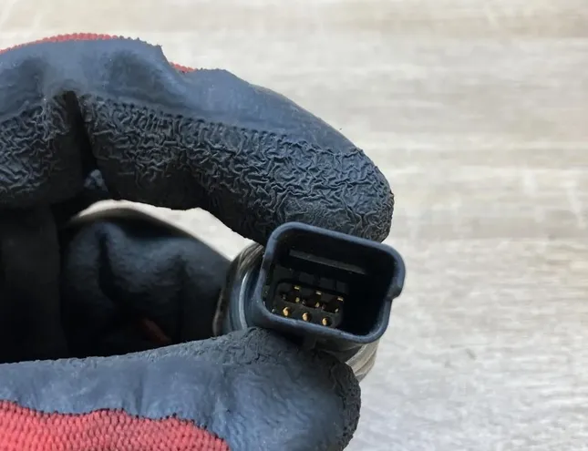 PEUGEOT 307 1 generation (2001-2008) Kreisās puses degvielas rampas sensors 9658227880 34283589