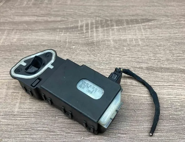 VOLVO V50 1 generation (2003-2012) Degvielas tvertnes vāciņa bloķēšana 30716754 34369397