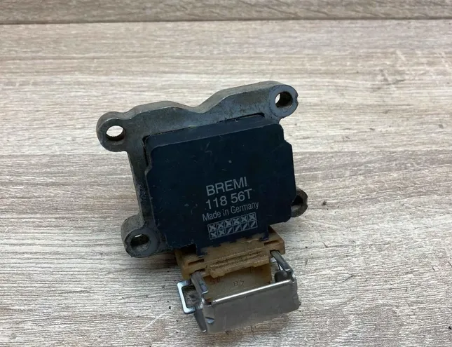 BMW 3 Series E21 (1975-1983) Augstsprieguma aizdedzes spoles komplekts 11856T 34379897