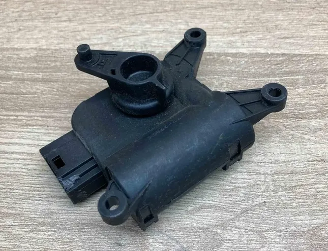 VOLKSWAGEN Touareg 1 generation (2002-2010) Salona sildītāja vadības vārsti 0132801320,52495223,BVA 34391488