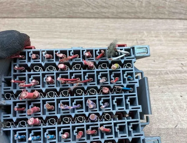 VOLVO V70 1 generation (1997-2000) Drošinātāju kārba 9162439 34408563