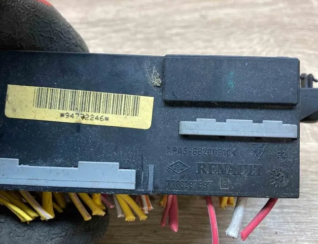 RENAULT Clio 2 generation (1998-2013) Drošinātāju kārba 7703297597 34379272