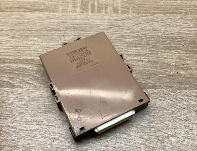 TOYOTA Prius 2 generation (XW20) (2003-2011) Vārtejas vadības bloks 8911147050,8911147050,2324005290 34440946