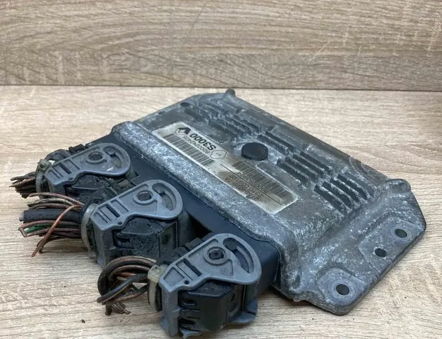 RENAULT Megane 1 generation (1995-2003) Motora vadības bloks 8200242405,215840297A,WithPlug 34395974