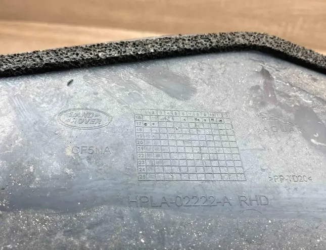 LAND ROVER Range Rover Sport 2 generation (2013-2022) Priekšējā stikla tīrītāja apdare / plastmasa HPLA02222A 34385531