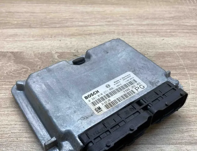 OPEL Vectra B (1995-1999) Motora vadības bloks 24417196,0281010271 34371893