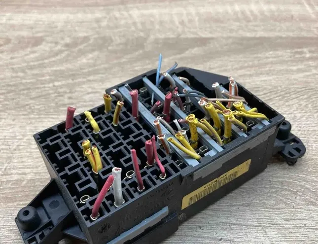 RENAULT Clio 2 generation (1998-2013) Drošinātāju kārba 7703297597 34379272