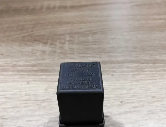 MITSUBISHI Carisma 1 generation (1995-2004) Relejs mb954185 34410578
