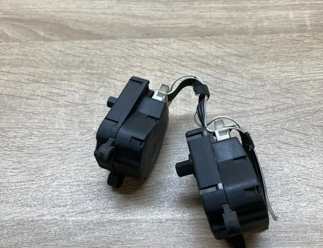 MERCEDES-BENZ S-Class W126 / C126 (1979-1991) Salona sildītāja vadības vārsti 38236H,EAM501,Pair 34280242