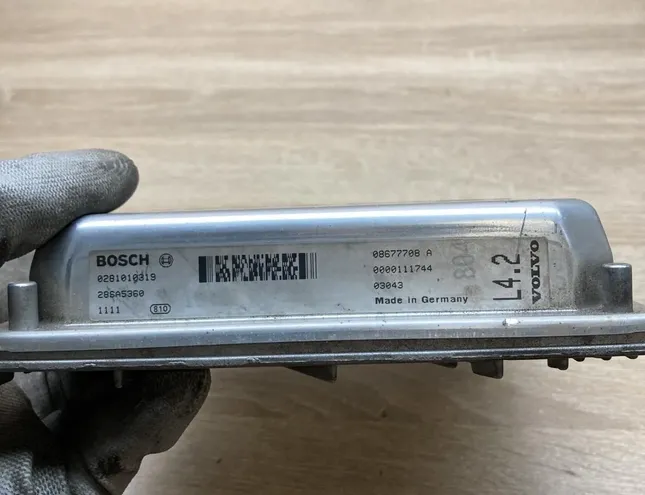 VOLVO V70 1 generation (1997-2000) Motora vadības bloks 08677708A,0281010319 34445153