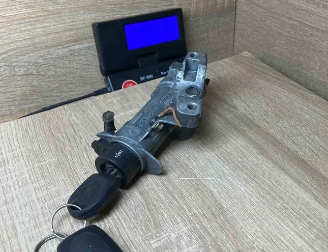 VOLKSWAGEN Transporter T4 (1990-2003) Aizdedzes atslēga 4B0905851C,4B0905849,WithKey 34329643