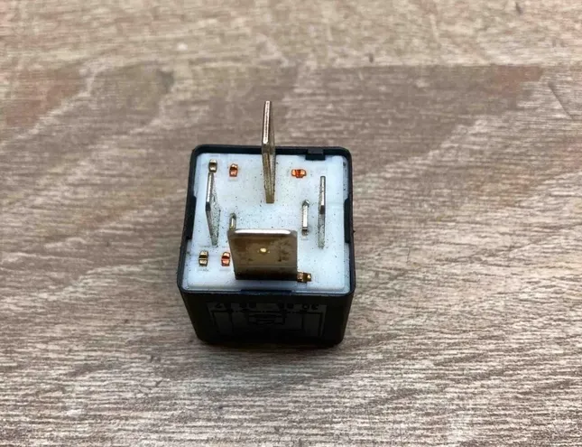 AUDI A4 B5/8D (1994-2001) Relejs 443951253J,213 34366302