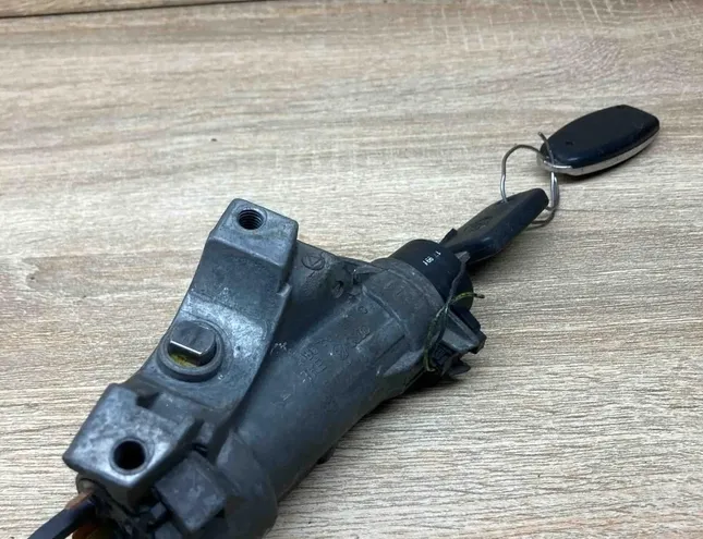 SEAT Ibiza 1 generation (1984-1993) Aizdedzes atslēga 4B0905851C,4B0905849,WithKey 34360750