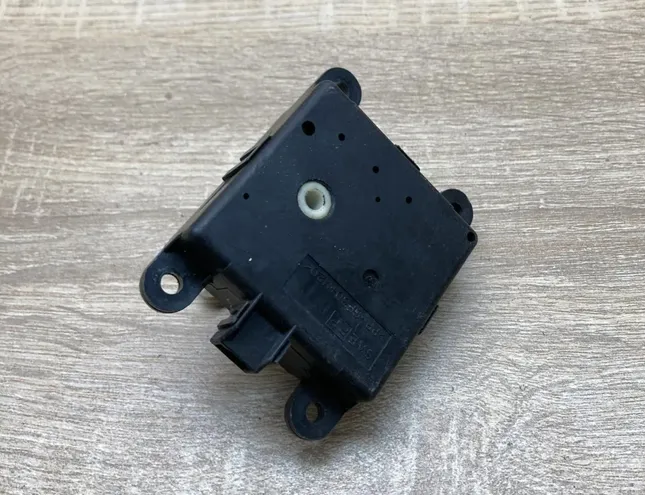 NISSAN Primera P10 (1990-1997) Salona sildītāja vadības vārsti 3027030840,040125 34424335