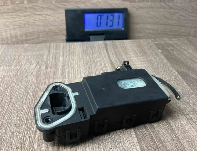 VOLVO V50 1 generation (2003-2012) Degvielas tvertnes vāciņa bloķēšana 30716754 34369397