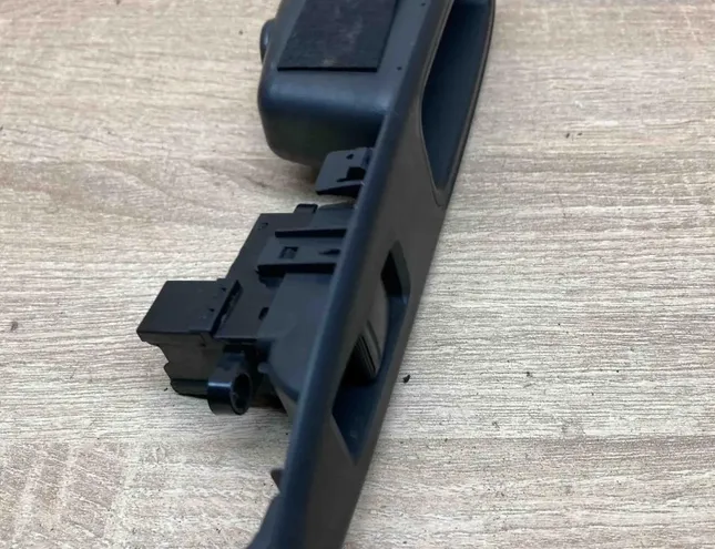 NISSAN Primera P10 (1990-1997) Aizmugurējo kreiso durvju loga pacēlāja slēdži 82961AV760 34402827