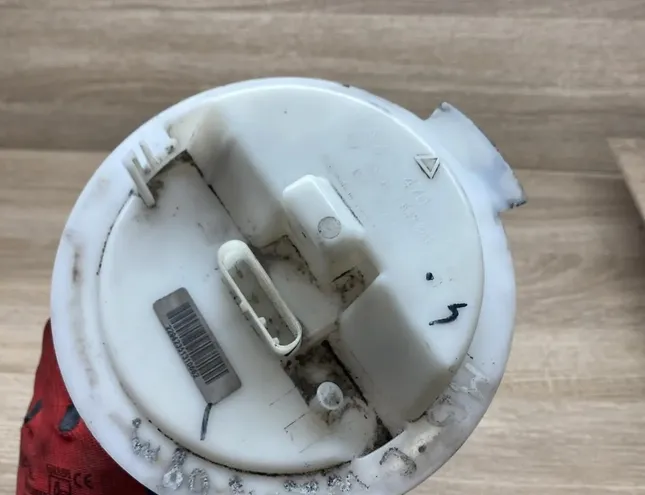 MERCEDES-BENZ C-Class W202/S202 (1993-2001) Kreisās puses degvielas sūknis A2044702294 34284410