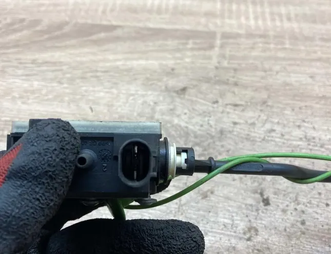 BMW 3 Series E21 (1975-1983) Degvielas tvertnes vāciņa bloķēšana 6985880 34364886