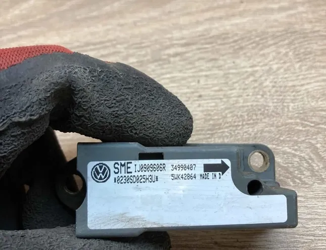 SEAT Ibiza 2 generation (1993-2002) Drošības / signalizācijas vadības bloks IJ0909606R,5WK42864 34379803