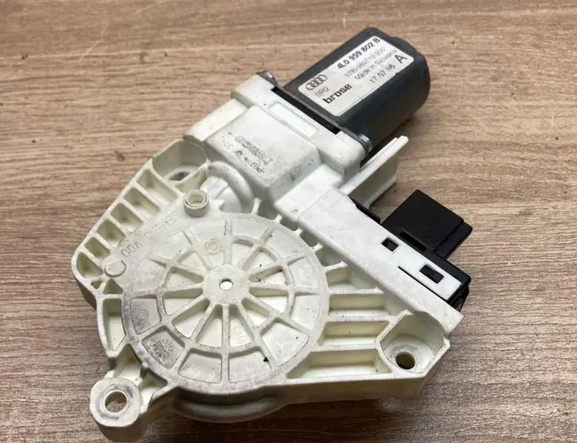 AUDI Q7 4L (2005-2015) Priekšējo kreiso durvju logu pacēlāja motorīts 4L0959802B,1036989719200 34387926