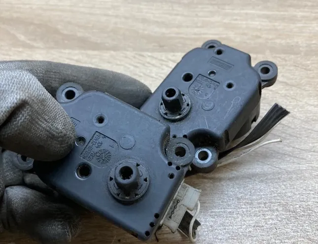 MERCEDES-BENZ S-Class W126 / C126 (1979-1991) Salona sildītāja vadības vārsti 38236H,EAM501,Pair 34280242