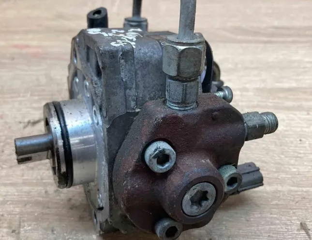 TOYOTA Avensis 2 generation (2002-2009) Degvielas sūknis 221000R010 34386674