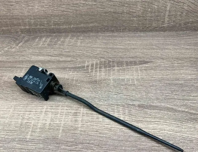 BMW 3 Series E21 (1975-1983) Degvielas tvertnes vāciņa bloķēšana 6930764 34369137