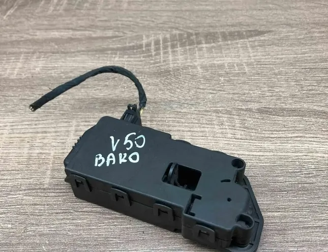 VOLVO V50 1 generation (2003-2012) Degvielas tvertnes vāciņa bloķēšana 30716754 34369397