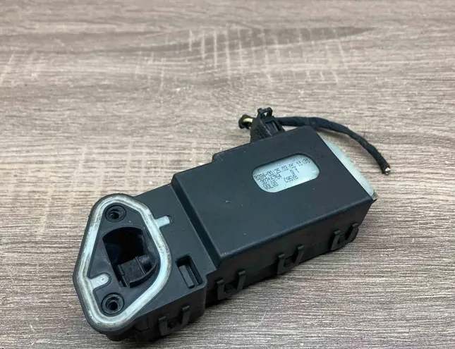 VOLVO V50 1 generation (2003-2012) Degvielas tvertnes vāciņa bloķēšana 30716754 34369397