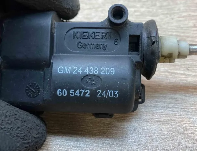 OPEL Signum C (2003-2008) Degvielas tvertnes vāciņa bloķēšana 24438209 34360136