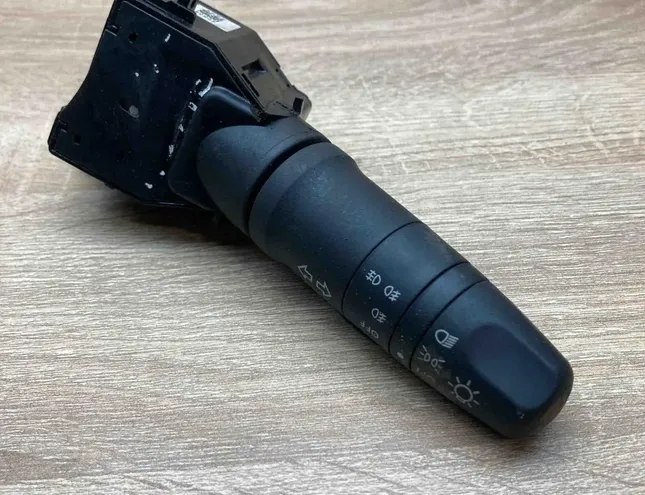 NISSAN Primera P10 (1990-1997) Pagrieziena rādītāja slēdzis 25540AV600 34396866