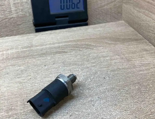 AUDI A6 C4/4A (1994-1997) Left Side Fuel Rail Sensor 0281002405 34365630