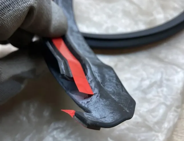 VOLKSWAGEN Touareg 1 generation (2002-2010) Задняя левая дверная уплотнительная резина 7P6839717A 34441742