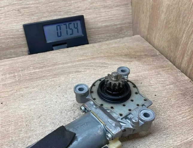 VOLVO 850 1 generation (1992-1997) Priekšējo kreiso durvju logu pacēlāja motorīts 186448000,0130821605 34382097