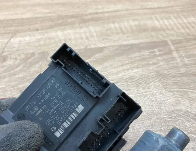 VOLKSWAGEN Golf 1 generation (1974-1993) Priekšējo labo durvju logu pacelšanas motorīts 1K0959793N,980851131 34408330