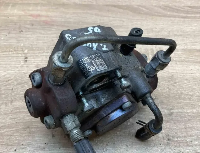 TOYOTA Avensis 2 generation (2002-2009) Degvielas sūknis 221000R010 34386674