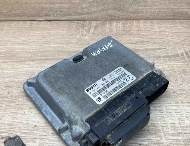 OPEL Zafira A (1999-2003) Motora vadības bloks 24417169,WithPlug 34401033