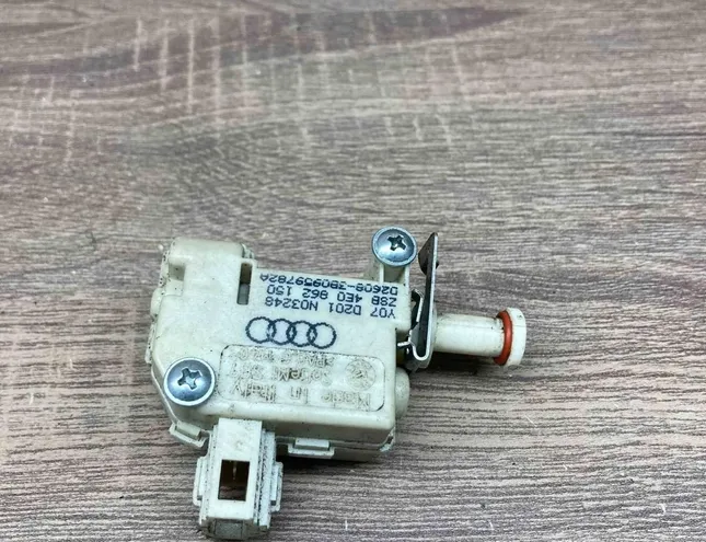 AUDI A8 D2/4D (1994-2002) Centrālās atslēgas motorīts 4E0862150,Y07D201N03248 34367463