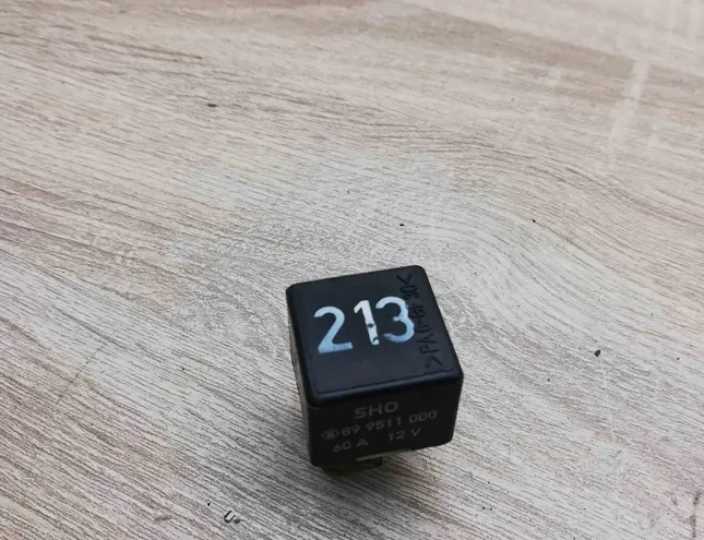 AUDI A4 B5/8D (1994-2001) Relays 899511000,443951153J,213 34418633