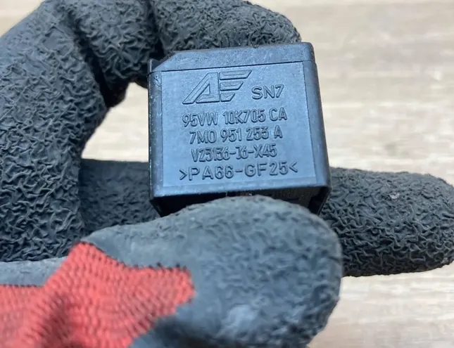 AUDI 100 4A/C4 (1990-1994) Relejs 7M0951253A,95VW10K705CA 34387833