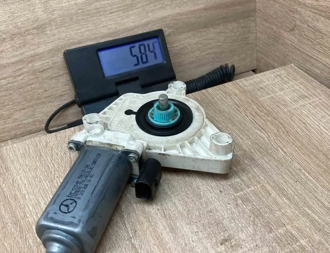 MERCEDES-BENZ A-Class W168 (1997-2004) Priekšējo labo durvju logu pacelšanas motorīts A1698201642,7746012901 34405043