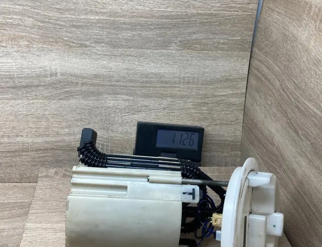 MERCEDES-BENZ C-Class W202/S202 (1993-2001) Kreisās puses degvielas sūknis A2044702294 34284410