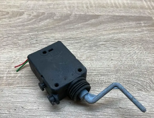 OPEL Omega B (1994-2003) Degvielas tvertnes vāciņa bloķēšana 90491742,505419,WithPlug 34379813