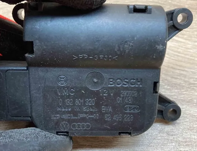 VOLKSWAGEN Touareg 1 generation (2002-2010) Salona sildītāja vadības vārsti 0132801320,52496223 34390791